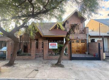 Casa · 200m² · 5 Ambientes · 2 Cocheras - Fracchia - Fiorioli Propiedades · Impecable Chalet en Venta Sobre Lote 10 X 30. Monte Grande