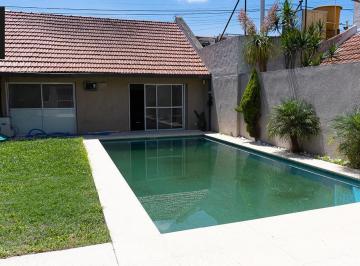 Casa · 218m² · 3 Ambientes · 1 Cochera · Casa - Banfield Oeste