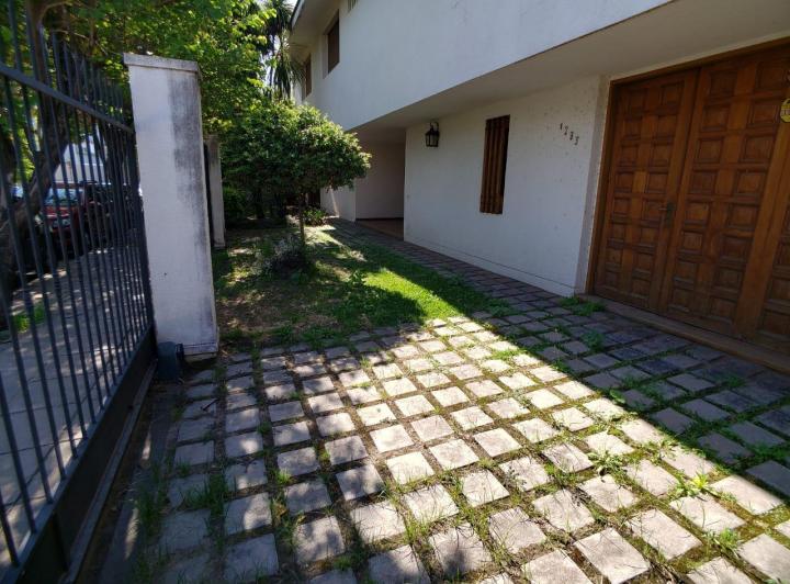 Casa · 422m² · 6 Ambientes · 1 Cochera
