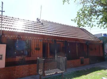 Casa · 220m² · 4 Ambientes · 2 Cocheras · Casa - Ezeiza