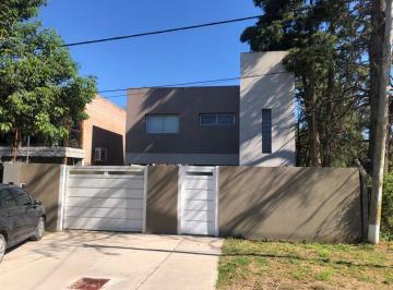 Casa · 150m² · 5 Ambientes · 2 Cocheras · Casa en Venta 2 Dorm.
