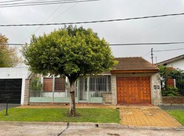 Casa de 4 ambientes, Esteban Echeverría · Apto Credito - Hermosa Casa 3 Ambientes - Venta