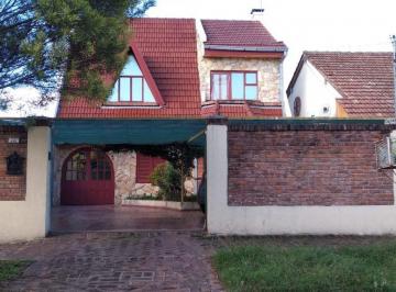 Casa de 7 ambientes, Esteban Echeverría · Hermosa Casa en Zona Residencial