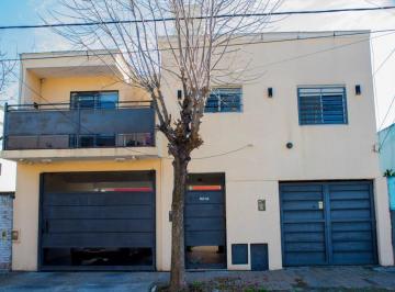 Casa de 6 ambientes, Esteban Echeverría · Excelente Casa con Departamento y 3 Cocheras en El Centro de Luis Guillón