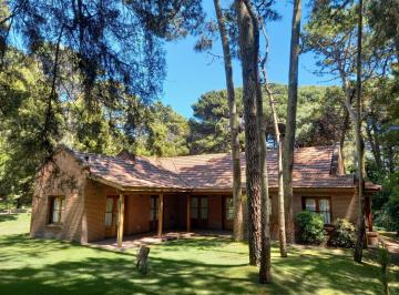 Casa · 200m² · 7 Ambientes · 1 Cochera · Cariló Cod 604 Alquiler a 2 Cuadras del Centro