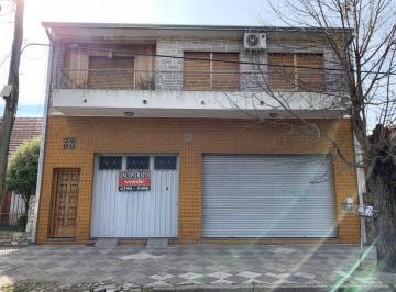 Casa de 7 ambientes, Esteban Echeverría · Chalet con Local. Impecable Estado!