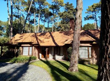 Casa · 150m² · 6 Ambientes · 1 Cochera · Cod 107 Zona 1 / Cerca de La Playa y Centro! Alquiler 2025