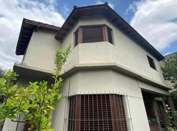 Casa · 206m² · 4 Ambientes · 2 Cocheras · Venta! Casa de 4 Amb C/cochera en Excelente Zona de Ramos Me