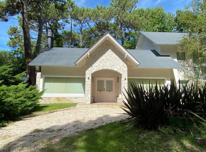 Casa · 1448m² · 6 Ambientes