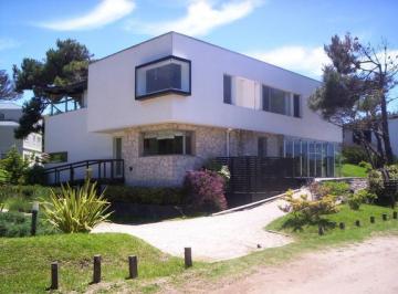 Casa · 200m² · 6 Ambientes · Carilo Cod 427 Alquiler Linea de Mar! 2026/27
