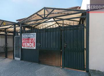 Casa · 111m² · 4 Ambientes · 1 Cochera · Triplex con Patio y Garage