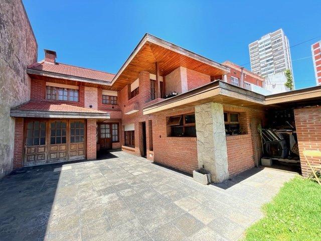 Chalet 4 amb, 140m² en San José, con jardín y cochera