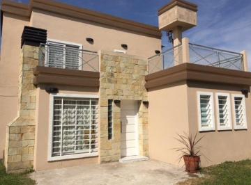 Casa de 4 ambientes, Esteban Echeverría · Hermosa Casa en Barrio Villa Adriana Cañuelas