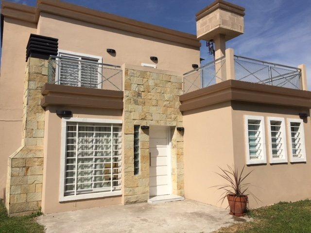Casa · 140m² · 4 Ambientes · 1 Cochera