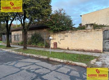 Casa · 120m² · 4 Ambientes · 1 Cochera · Chalet - Monte Grande - 2 Dorm. - Terreno Libre - Vende - Apto Credito