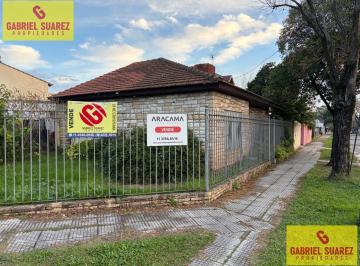 Casa · 120m² · 4 Ambientes · 1 Cochera · Chalet - Monte Grande - 2 Dorm. - Terreno Libre - Vende - Apto Credito