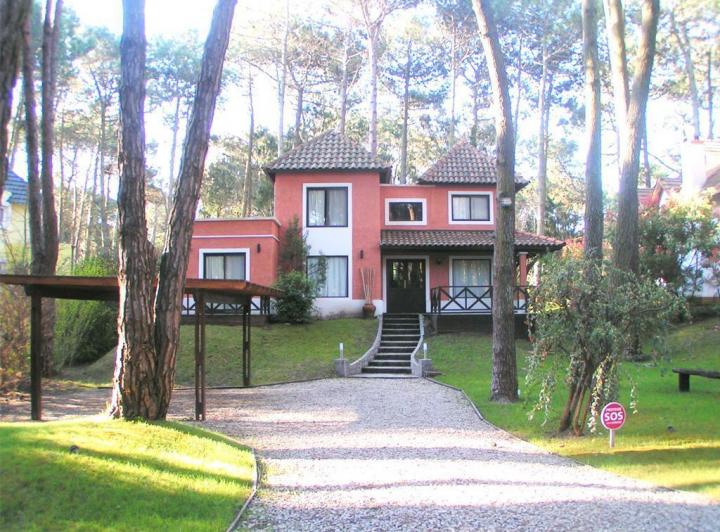 Casa · 200m² · 6 Ambientes