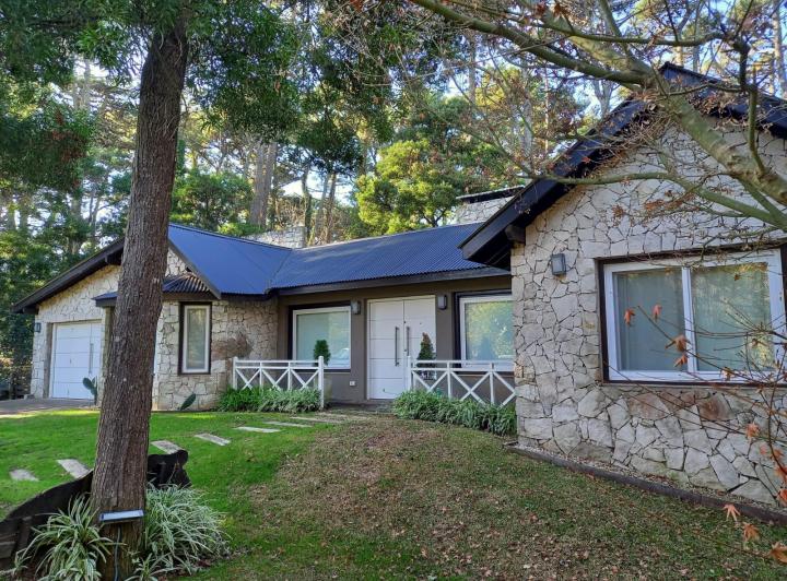 Casa · 180m² · 5 Ambientes · 2 Cocheras