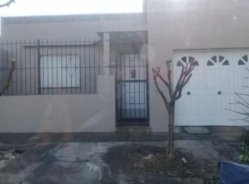 Casa de 2 ambientes, Junín · Casa: 2 Dorm., 1 Baño, Living, Comedor, Cocina, Lavadero, Garaje, Galpón.