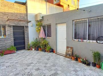 PH de 3 ambientes, Lanús · PH Al Frente con Patio