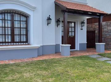 Casa · 327m² · 5 Ambientes · 2 Cocheras · Venta Casa de 4 Dorm. - Maldonado