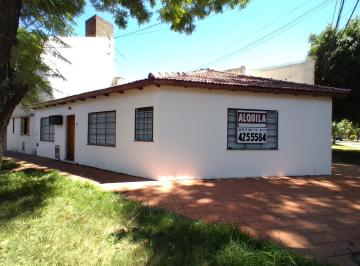 Casa · 235m² · 3 Ambientes · 1 Cochera · Alquiler Casa 2 Dorm. con Cochera