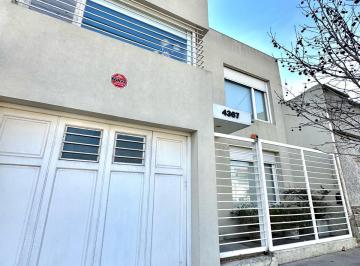 Casa · 162m² · 4 Ambientes · 1 Cochera · Chalet en PH de 4 Ambientes