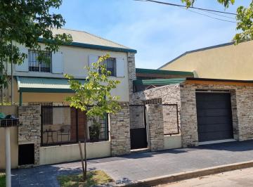 Casa · 236m² · 4 Ambientes · 1 Cochera · Casa en Venta