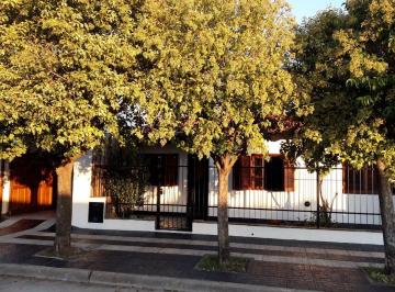 Casa · 150m² · 5 Ambientes · 1 Cochera · Casa en Venta, Zarate