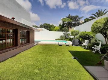 Casa · 290m² · 6 Ambientes · 3 Cocheras · Impecable Casa en Venta en Zarate - Zona Residencial