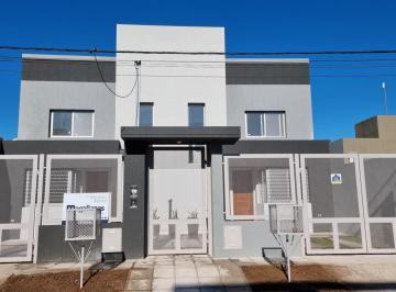 Casa · 85m² · 3 Ambientes · 1 Cochera · Duplex Calidad Premium