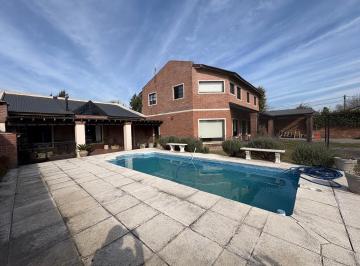 Casa · 300m² · 5 Ambientes · 3 Cocheras · Casa en Venta Zarate