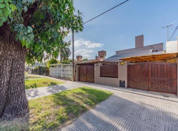 Casa · 200m² · 5 Ambientes · 2 Cocheras · Venta - Casa 4 Dorm. - Fisherton, Rosario.