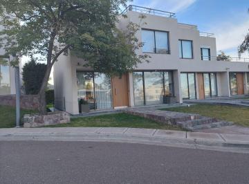 Departamento de 5 ambientes, Ciudad de Mendoza · Duplex en Dalvian de Tres Habitaciones