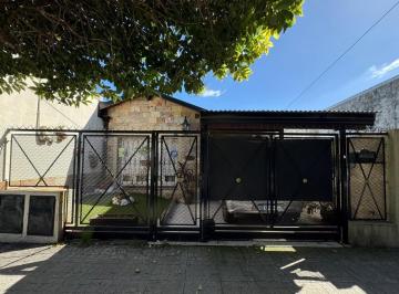 PH · 90m² · 3 Ambientes · 1 Cochera · PH Al Frente Centrico