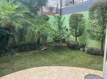 Casa · 230m² · 5 Ambientes · 1 Cochera · Casa - B. Naon