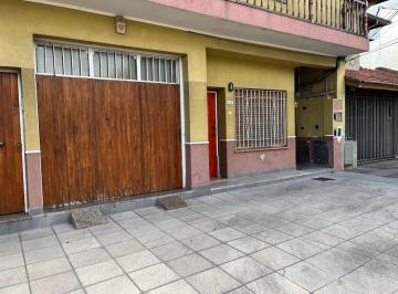 Casa de 3 ambientes, Lanús · Casa 3 Amb. Cochera Doble y Quincho