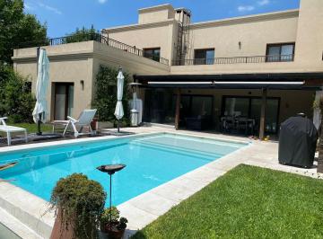 Casa de 8 ambientes, Moreno · Excelente Casa en Santa Ana! Posible Permuta o Financiación!