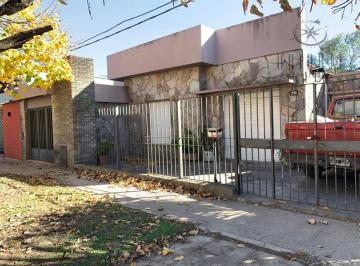 Terreno · 80m² · 5 Ambientes · 2 Cocheras · Casa - La Plata