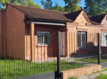 Casa · 60m² · 3 Ambientes · 1 Cochera · Venta de Chalet en Barrio Empleados de Comercio