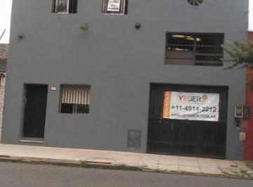 Bodega-Galpón · 290m² · 5 Ambientes · Galpon Lote Propio Flores Pintado a Nuevo Toma Permuta