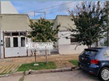 Casa · 179m² · 4 Ambientes · 1 Cochera · En Venta en El Palomar Sobre Calle Ramos Mejia; Casa Al Frente de 3 Ambientes Sobre Lote de 244 m²,