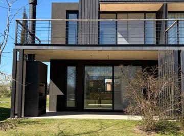 Casa · 121m² · 2 Ambientes · 3 Cocheras · Depto en Venta en Estancias del Pilar