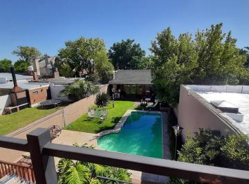 Casa · 300m² · 5 Ambientes · 3 Cocheras · Destacada Casa en Venta Campana
