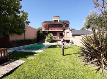 Casa · 300m² · 5 Ambientes · 3 Cocheras · Destacada Casa en Venta Campana