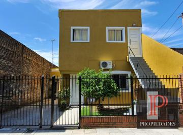 Casa · 120m² · 5 Ambientes · 1 Cochera · Casa Para 2 Familias en Remedios de Escalada