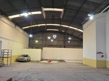 Bodega-Galpón · 500m² · 1 Ambiente · Santa Cruz y Av Caseros - E/cont con Vivienda