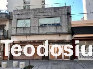 Casa de 3 ambientes, Lanús · Lote/casa en Venta // Centro de Escalada