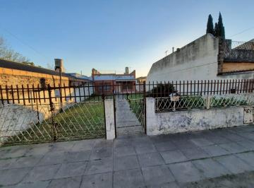 Casa en Venta de 3 ambientes El Palomar · En Venta El Palomar Casa de 2 Dorm. con Placards y Pisos de Parquet, Cocina Comedor, 2 Baños,
