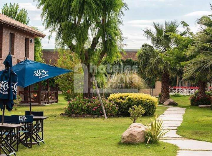 Hotel · 2000m²